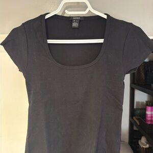 Forever 21 Black Scoop Neck Short Sleeve Tee